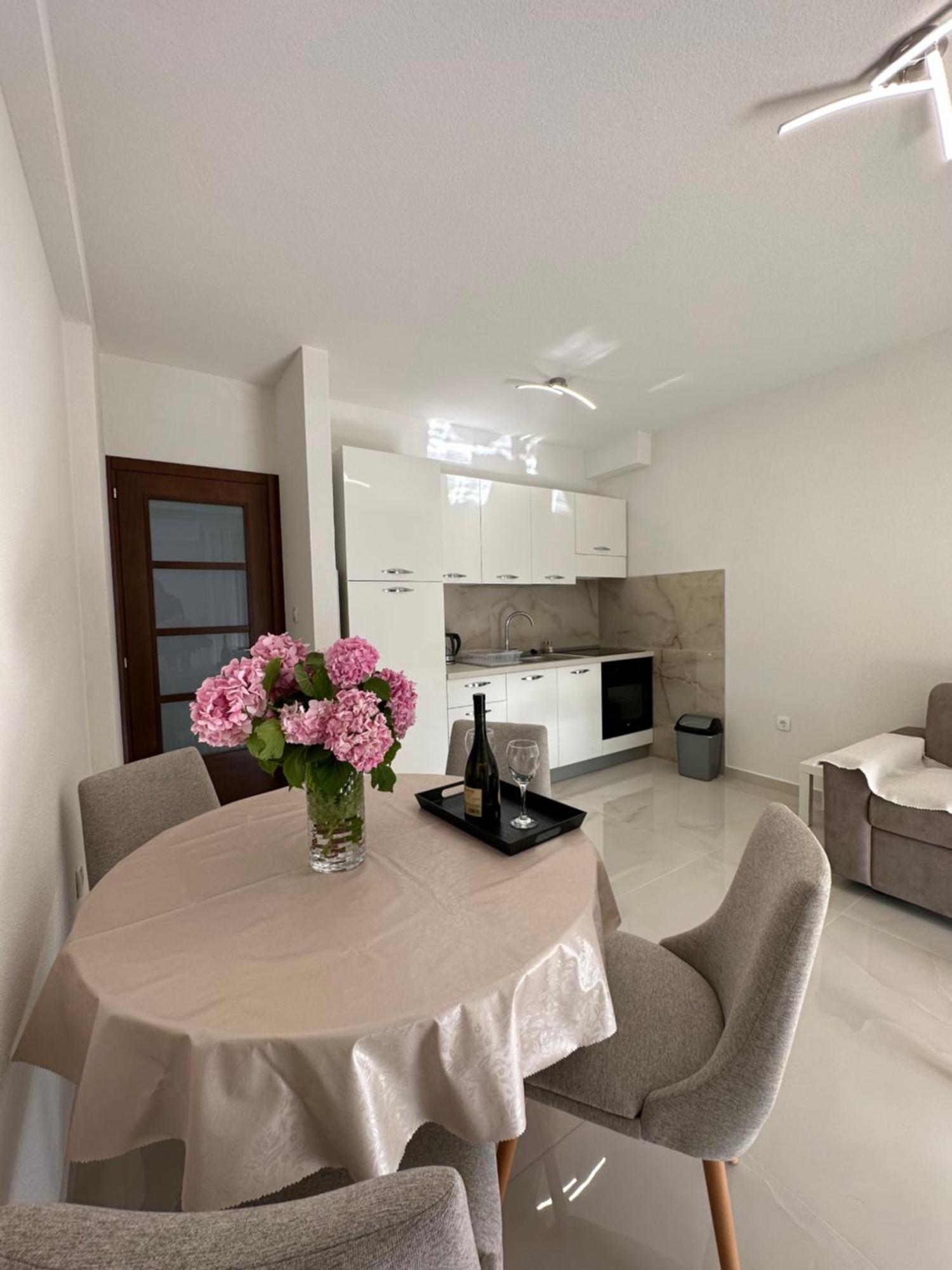 Sunny Apartment Kotor Eksteriør bilde